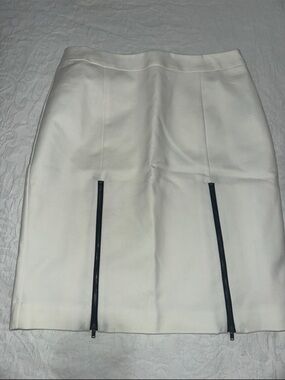 Worthington White Pencil Skirt with Black Zipper Details